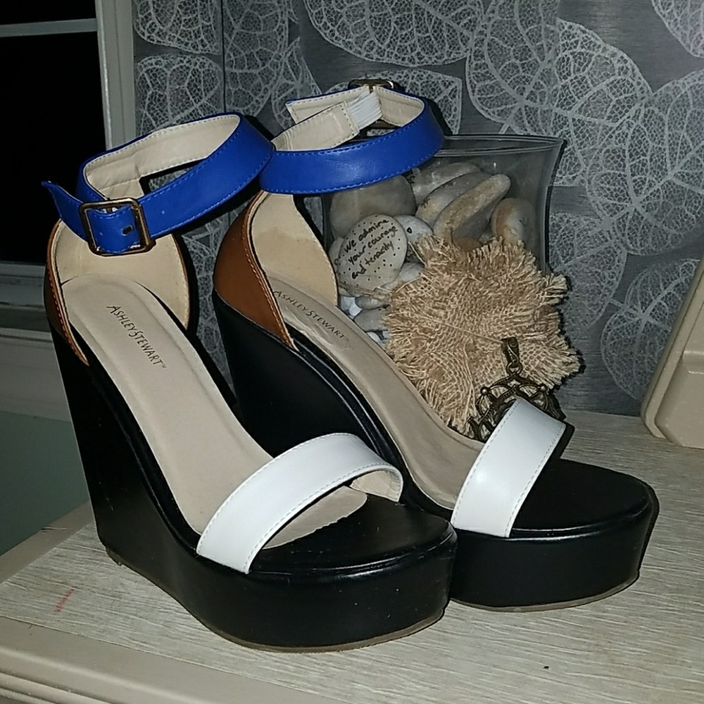 Color Block Wedges - Picture 2 of 4